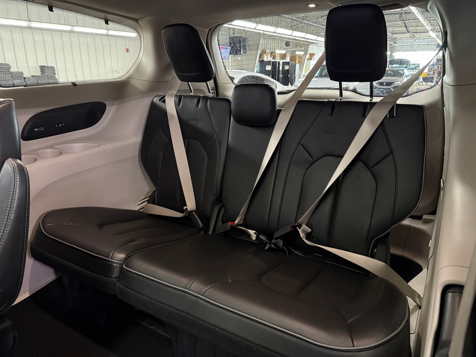Thumbnail: 2017 Chrysler Pacifica - 5