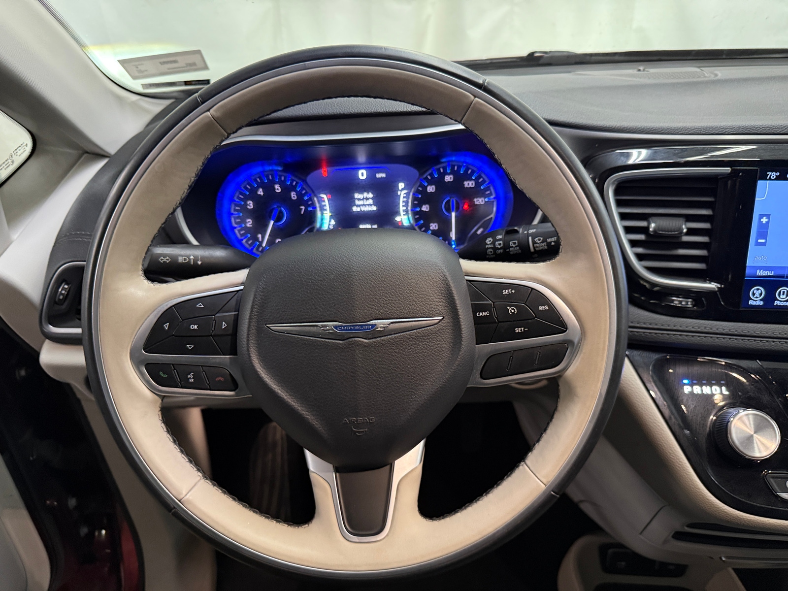 Thumbnail: 2017 Chrysler Pacifica - 4