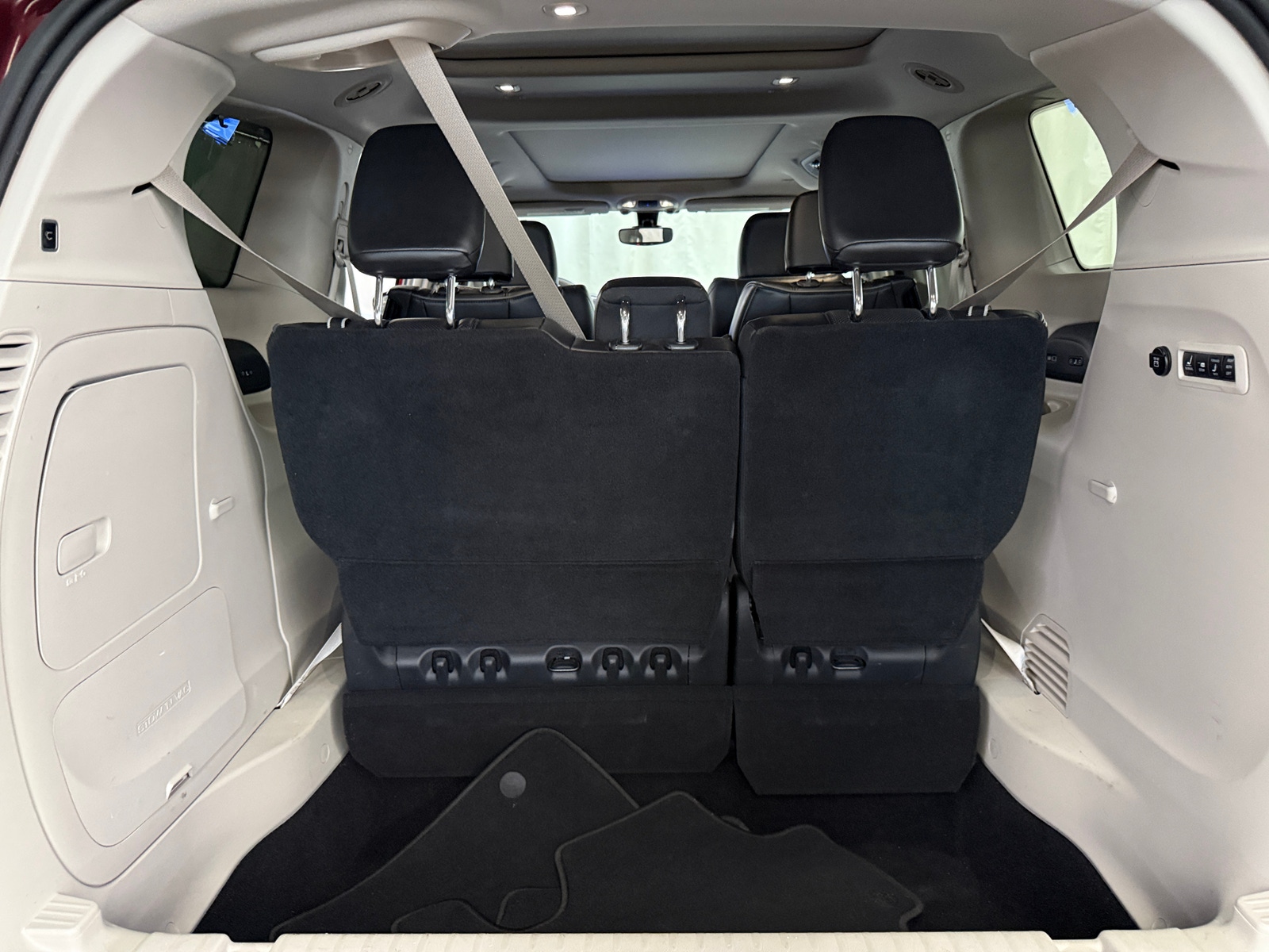 Thumbnail: 2017 Chrysler Pacifica - 6