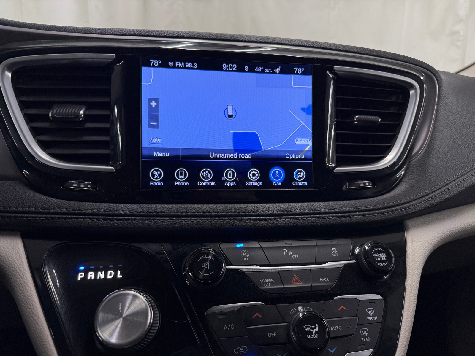 Thumbnail: 2017 Chrysler Pacifica - 3