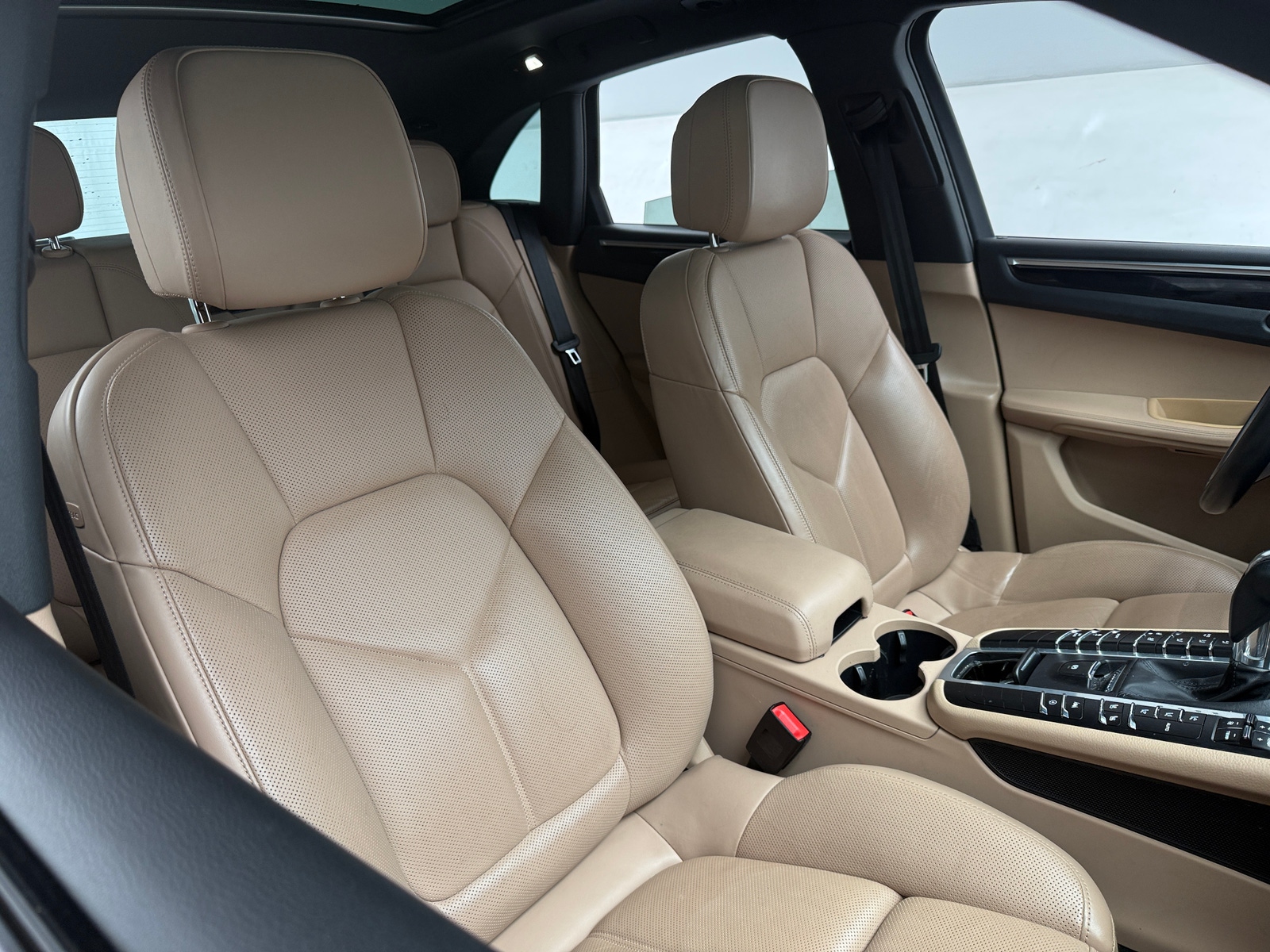 Thumbnail: 2021 Porsche Macan - 2