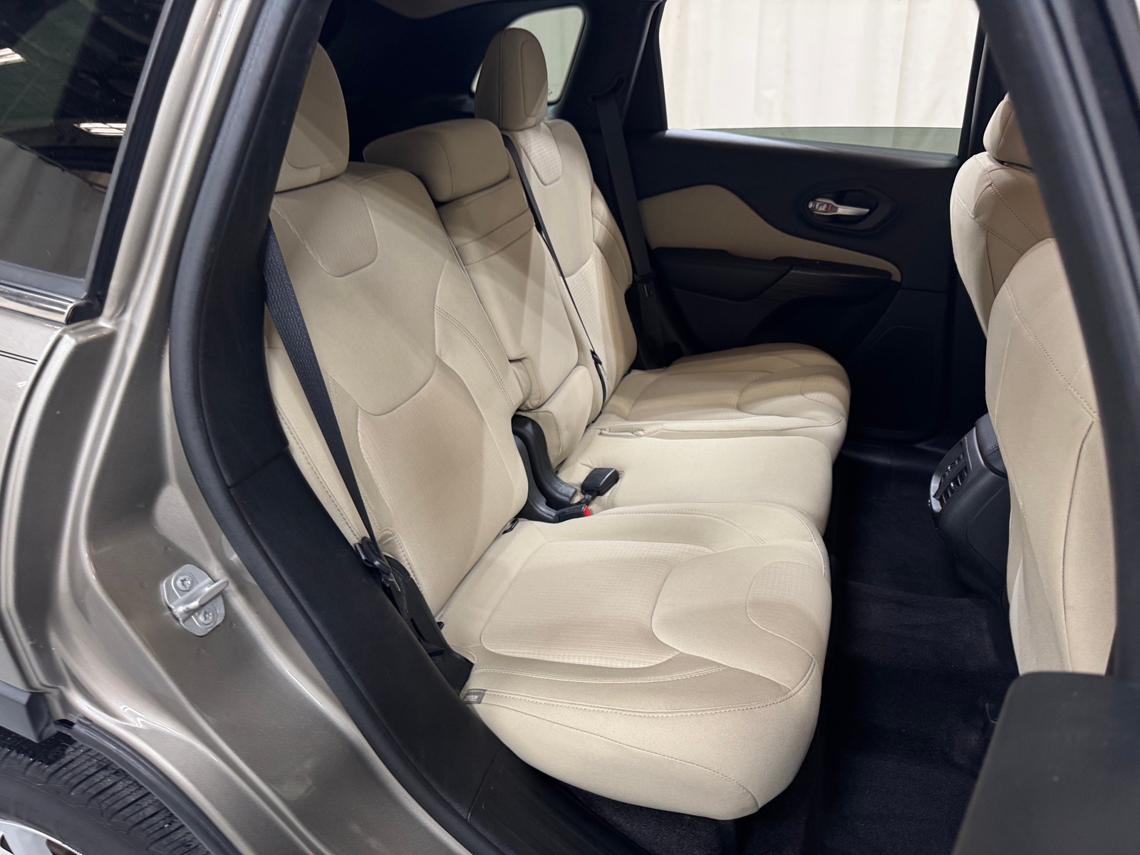 Thumbnail: 2016 Jeep Cherokee - 6