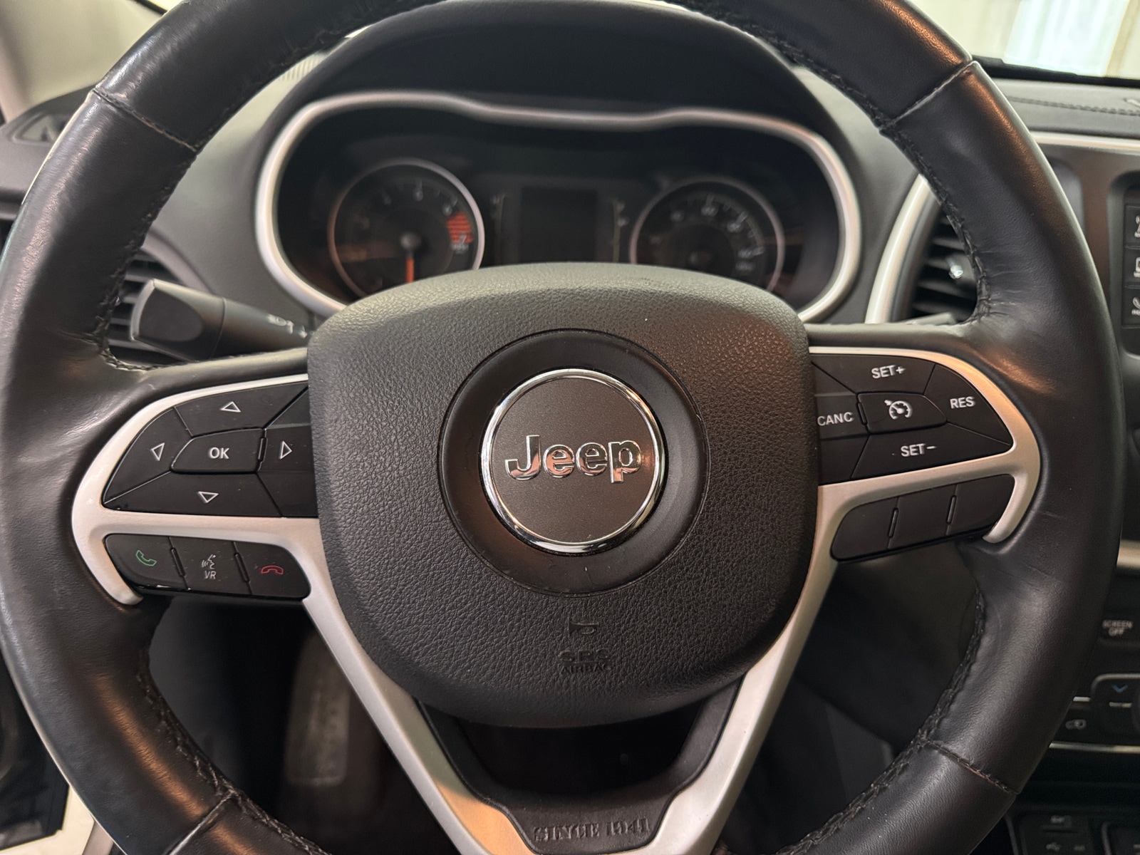 Thumbnail: 2016 Jeep Cherokee - 5