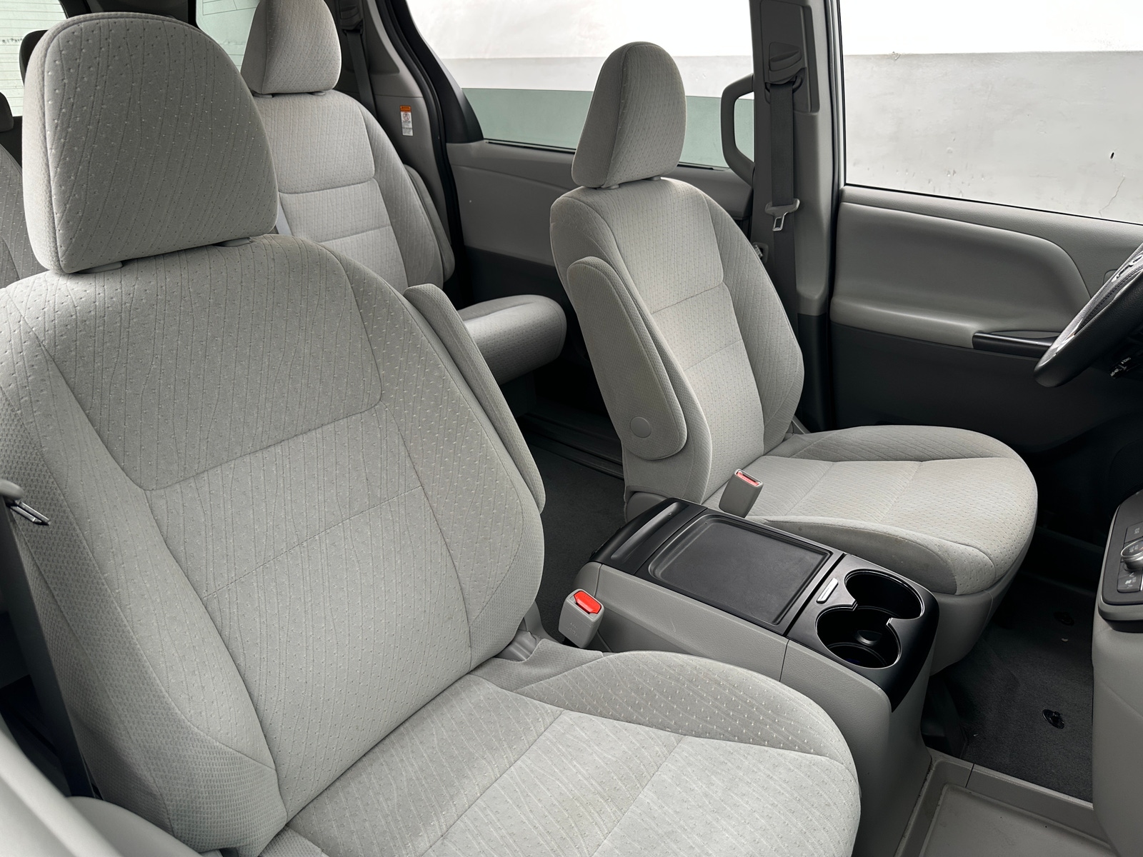 Thumbnail: 2020 Toyota Sienna - 2