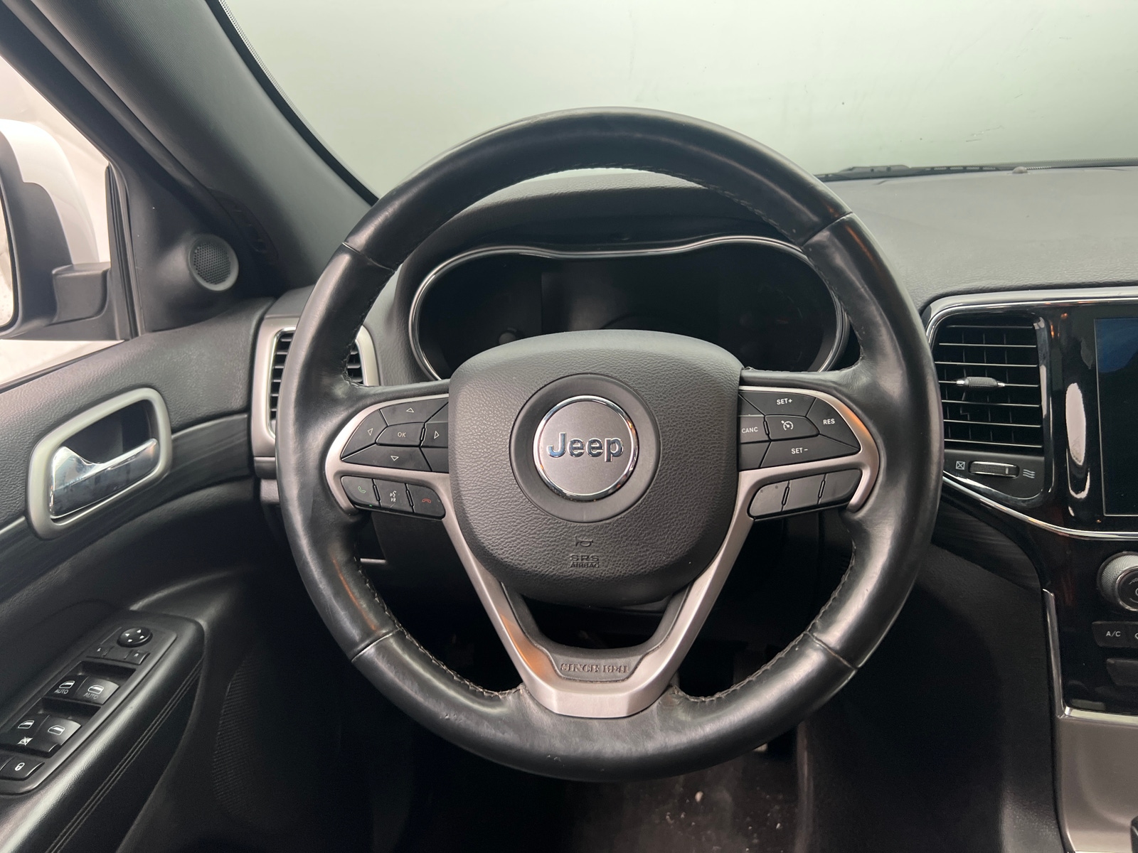 Thumbnail: 2019 Jeep Grand Cherokee - 4