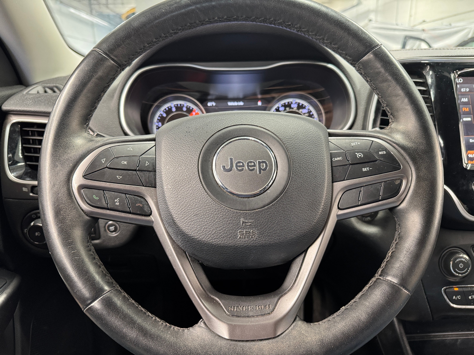Thumbnail: 2019 Jeep Cherokee - 4