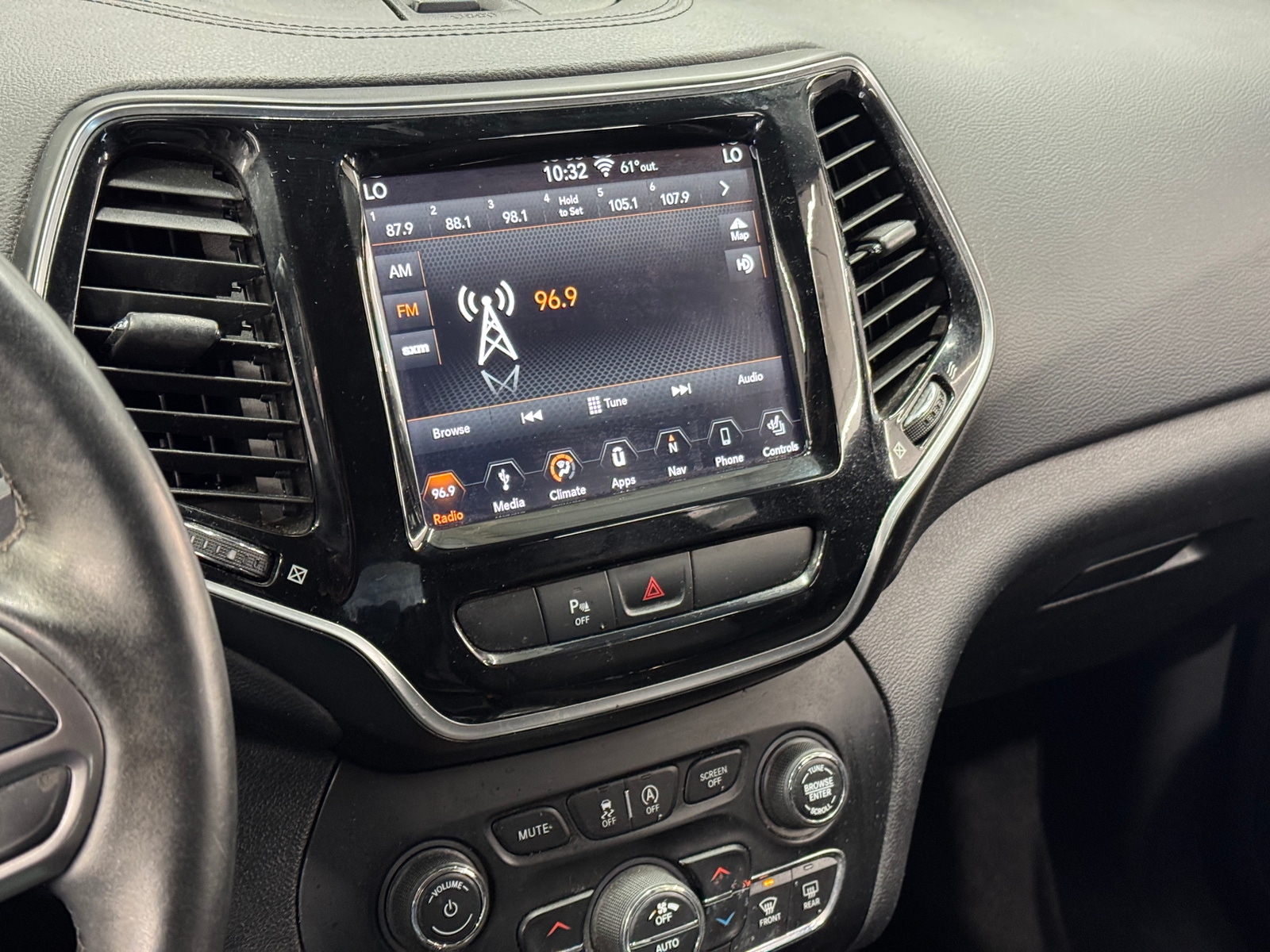 Thumbnail: 2019 Jeep Cherokee - 3