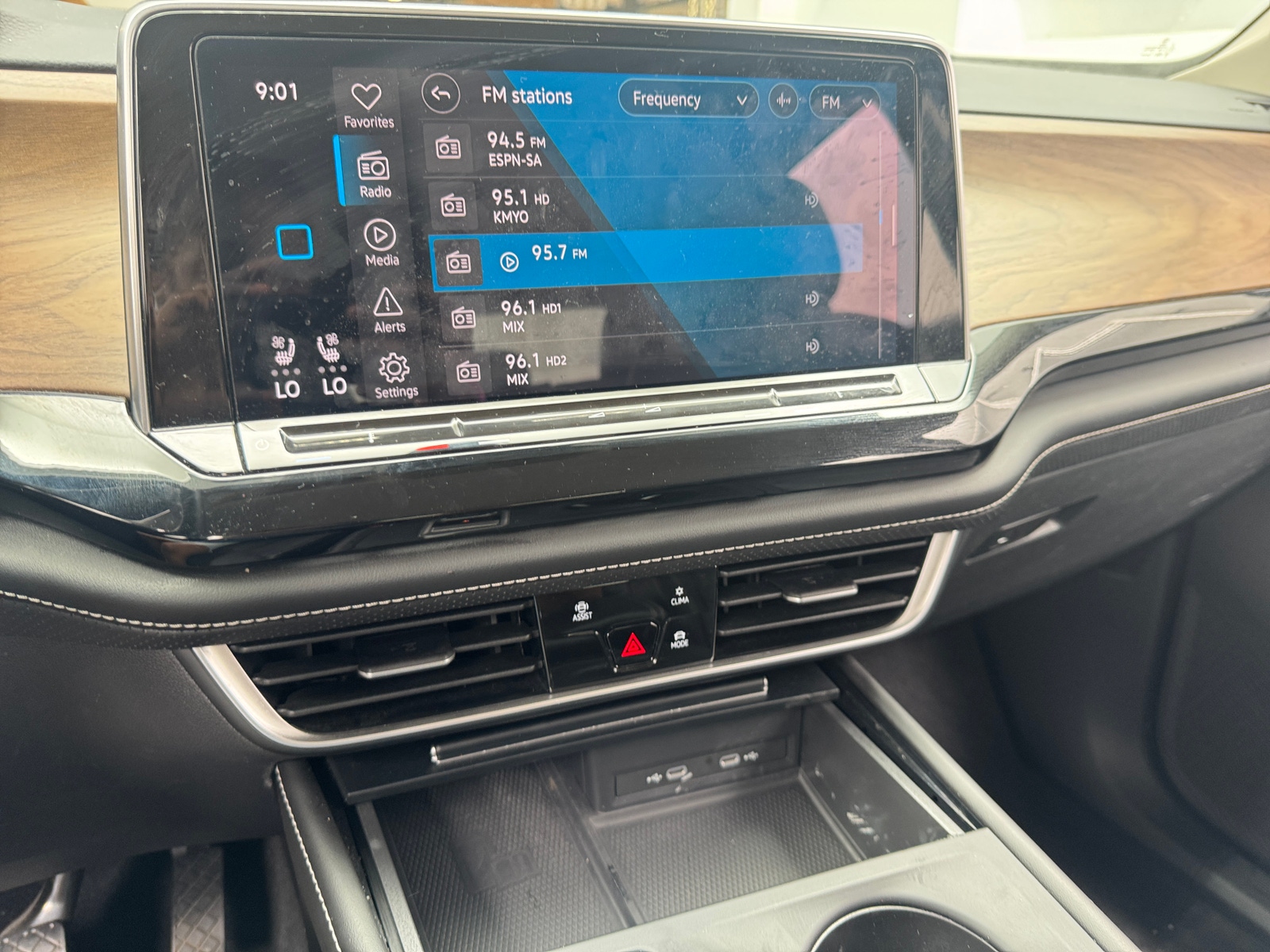 Thumbnail: 2024 Volkswagen Atlas - 3
