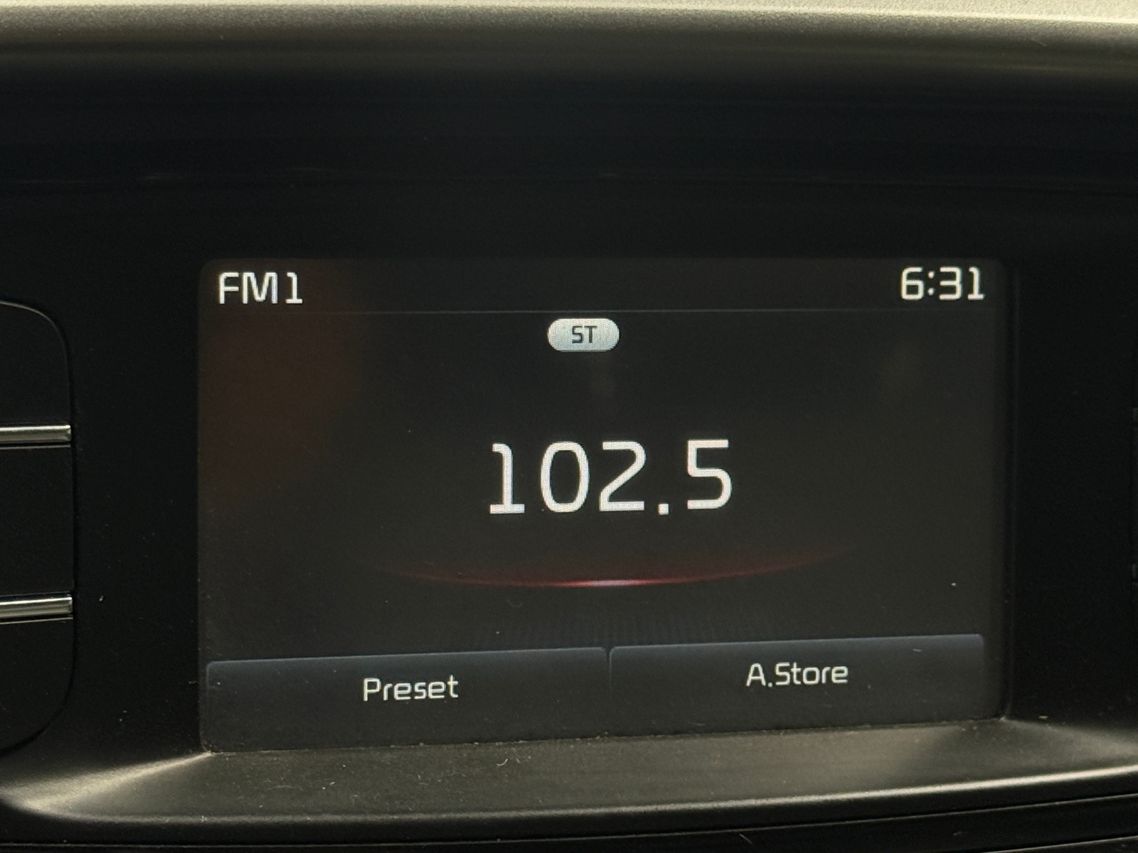 Thumbnail: 2017 Kia Sorento - 4