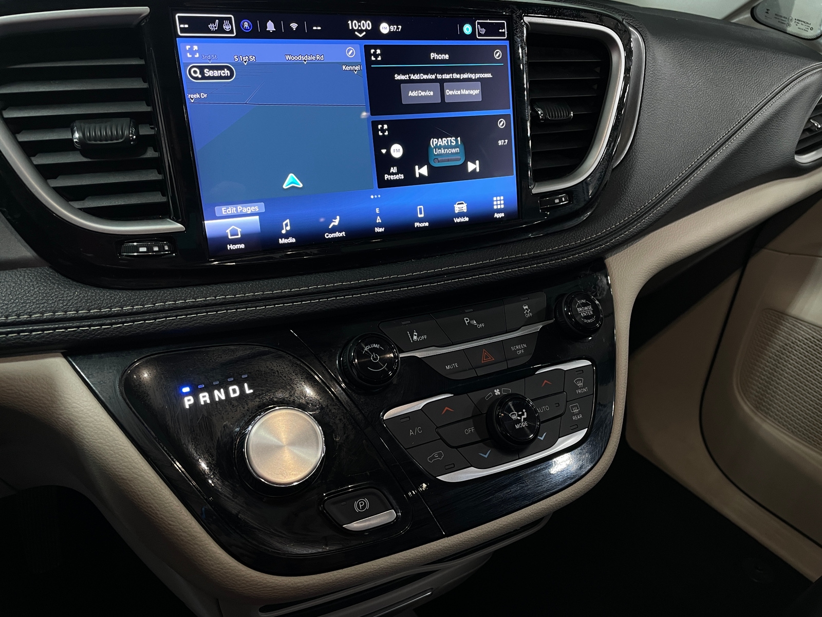 Thumbnail: 2024 Chrysler Pacifica - 3