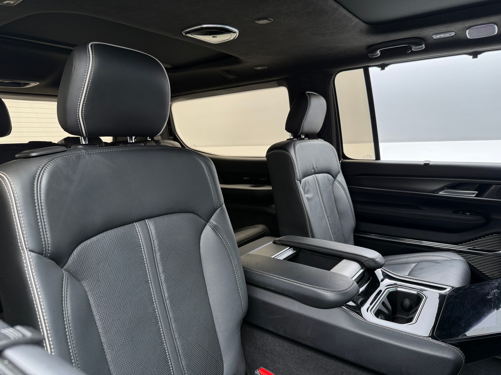 Thumbnail: 2022 Jeep Grand Wagoneer - 5
