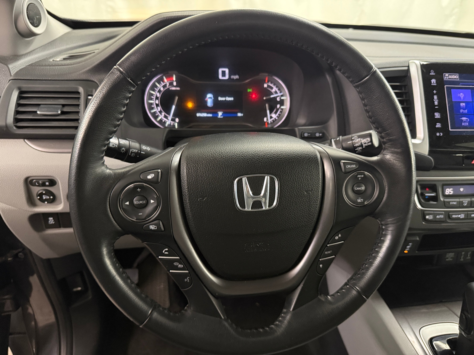 Thumbnail: 2017 Honda Pilot - 4