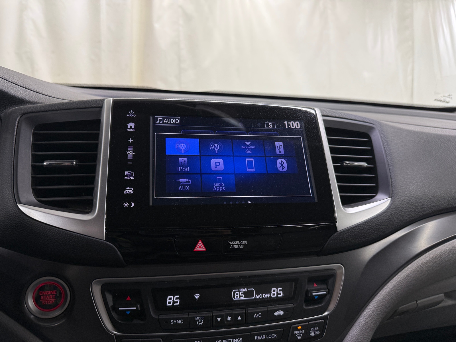 Thumbnail: 2017 Honda Pilot - 3
