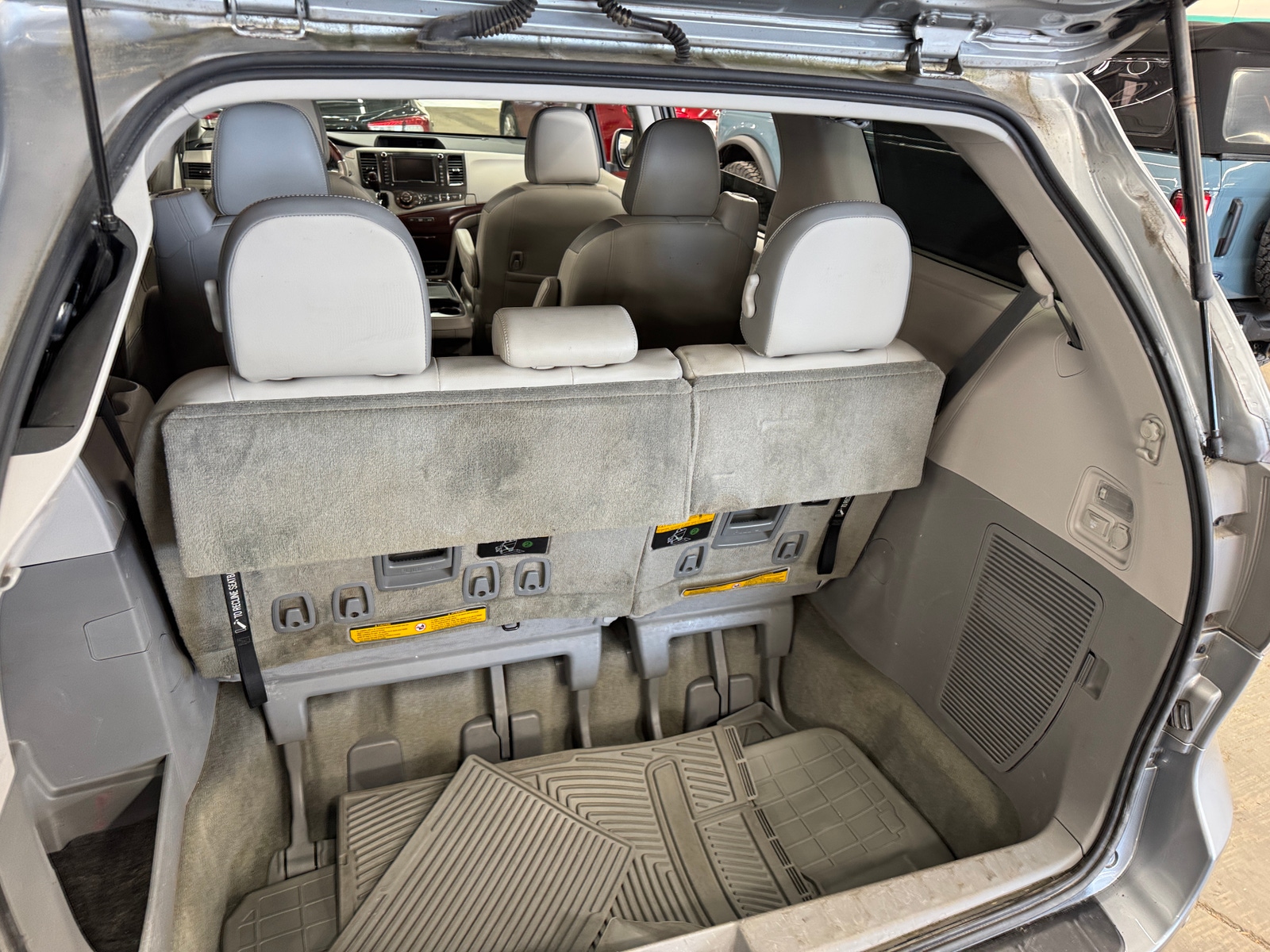 Thumbnail: 2014 Toyota Sienna - 6
