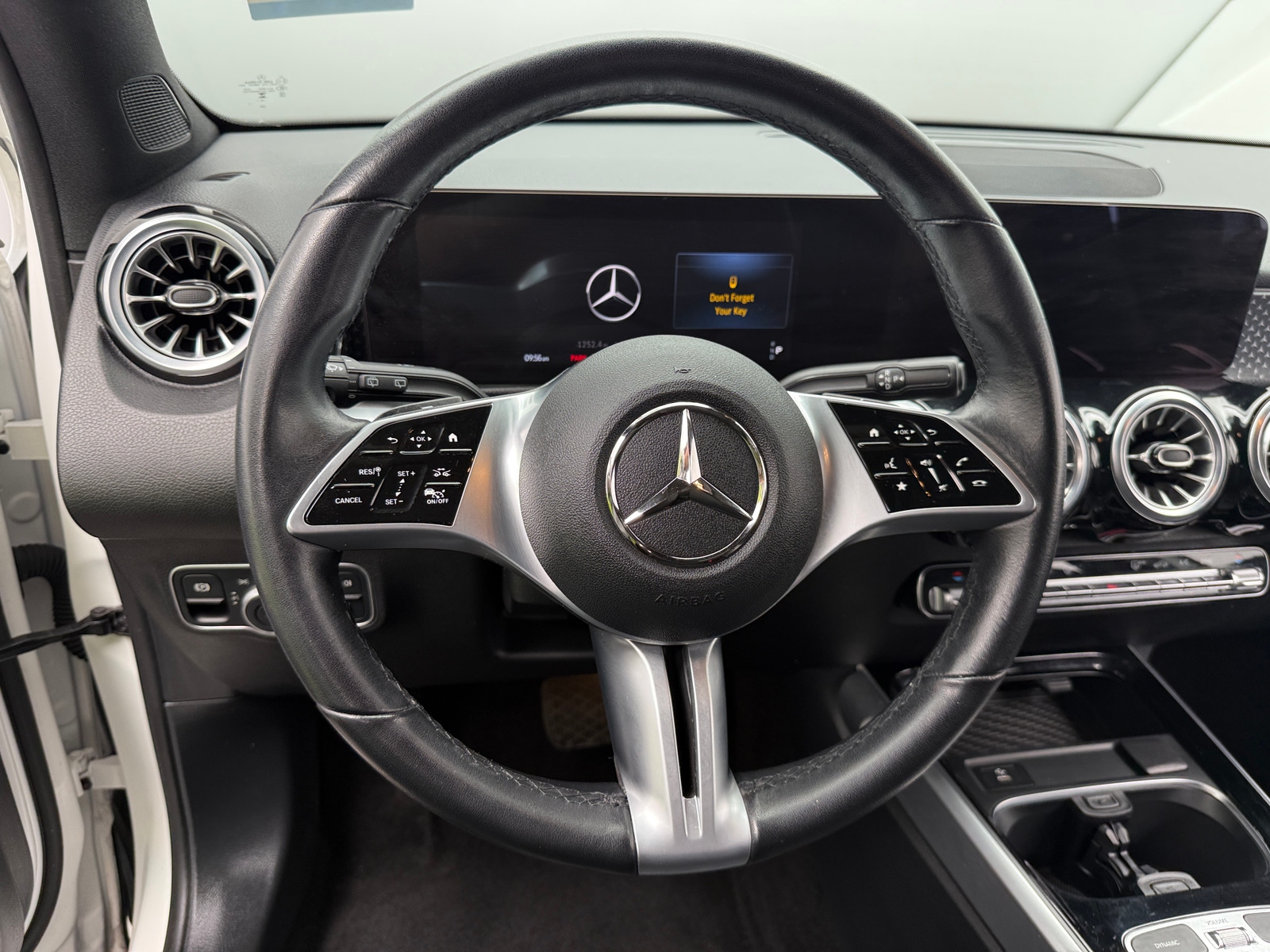 Thumbnail: 2024 Mercedes-Benz GLB - 4