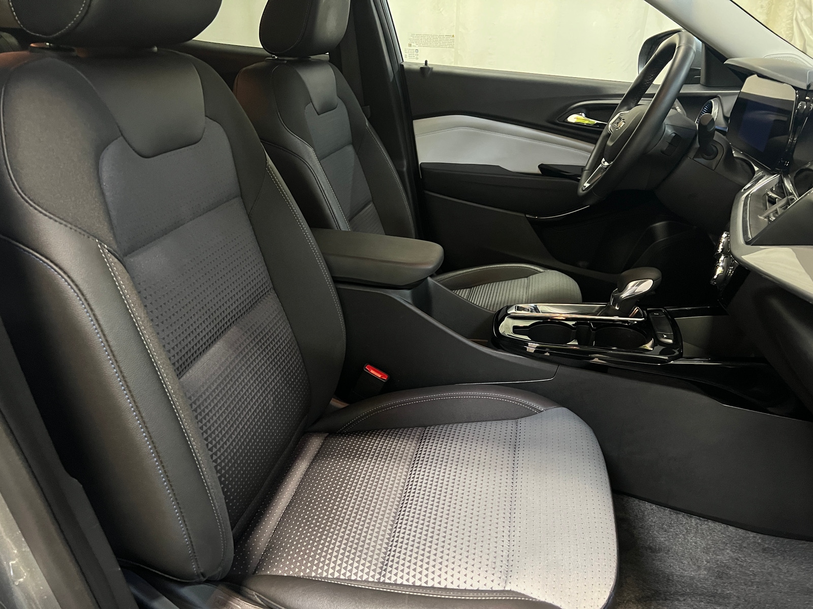 Thumbnail: 2025 Chevrolet Trax - 2