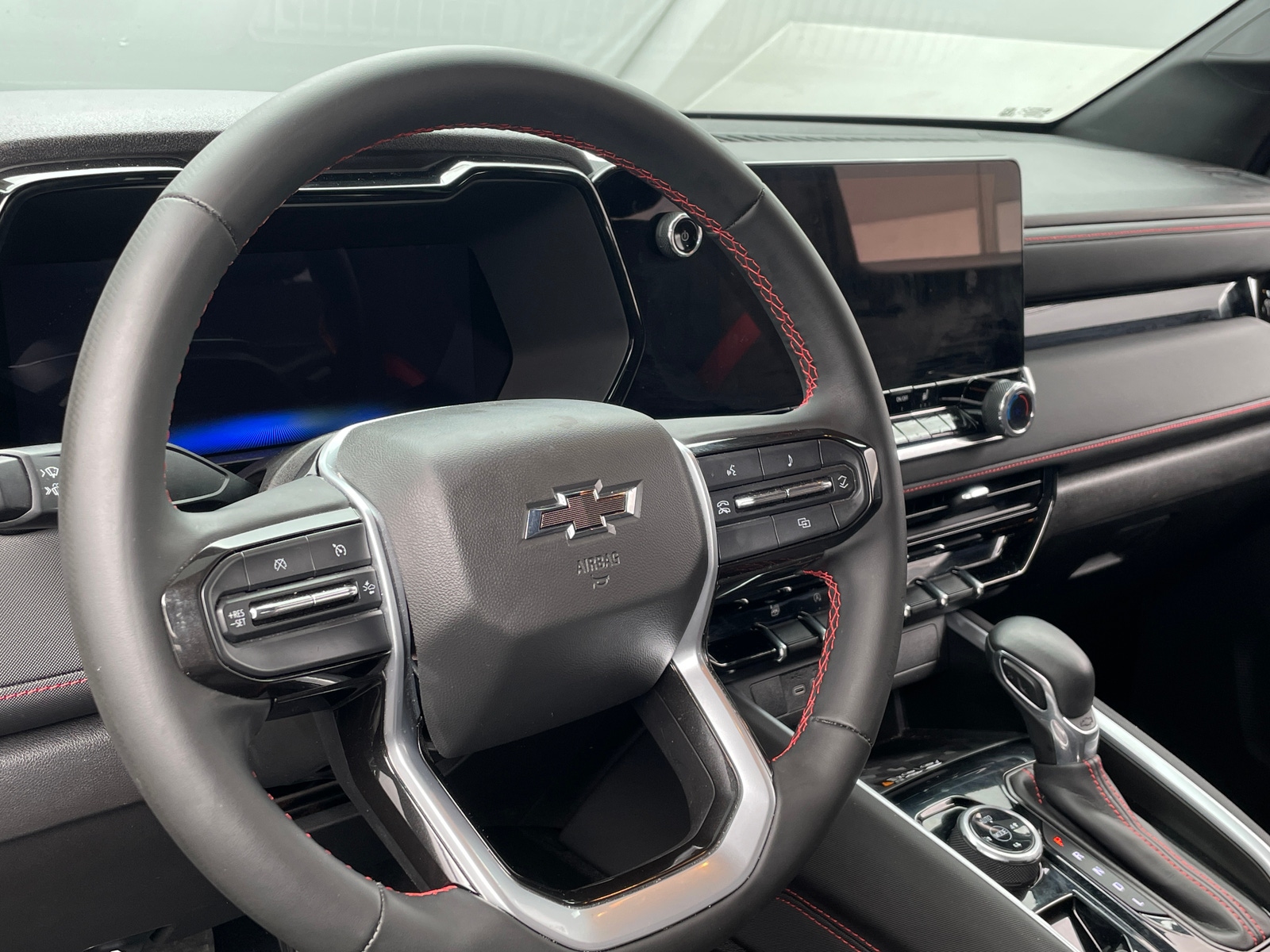 Thumbnail: 2024 Chevrolet Colorado - 5