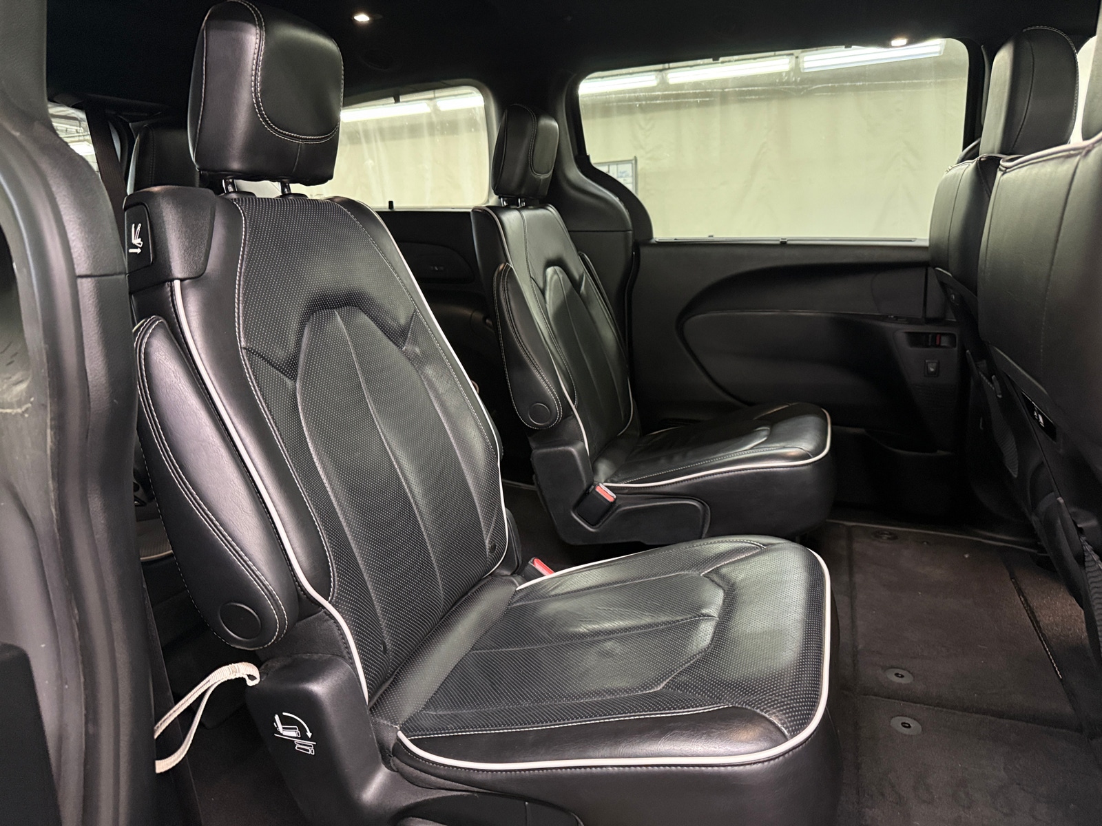 Thumbnail: 2022 Chrysler Pacifica - 5