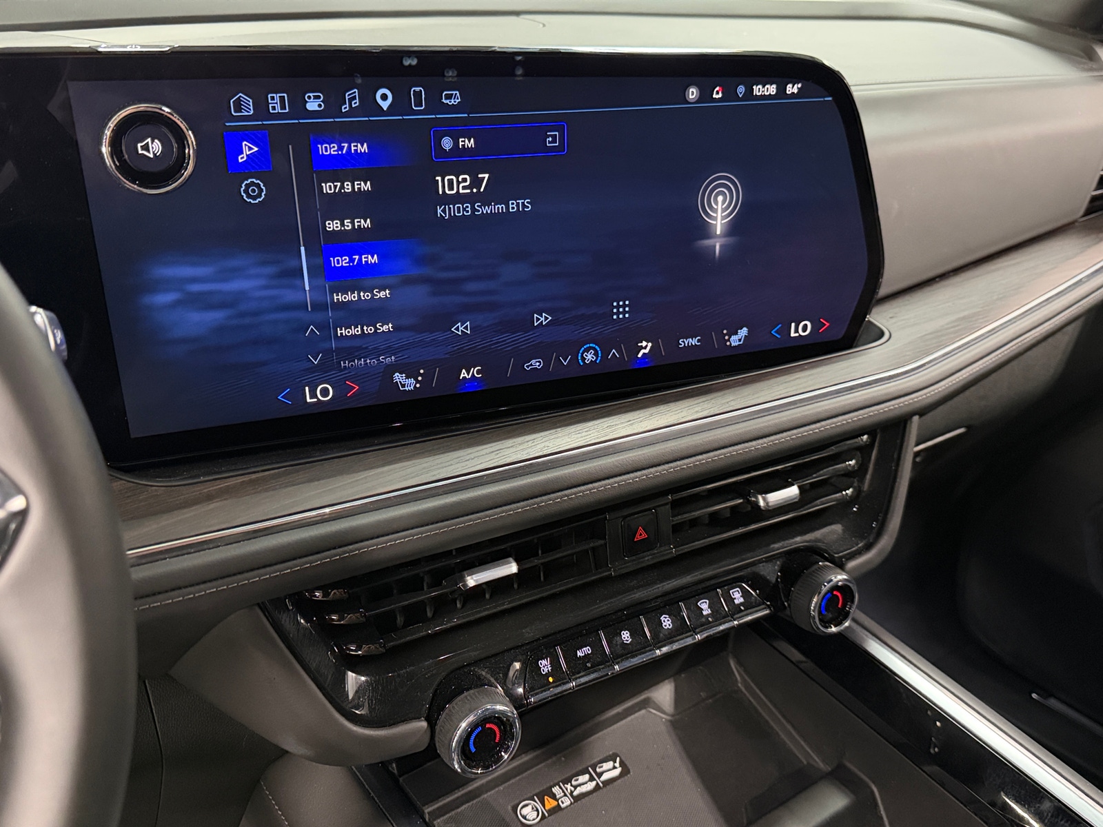 Thumbnail: 2025 Chevrolet Suburban - 3