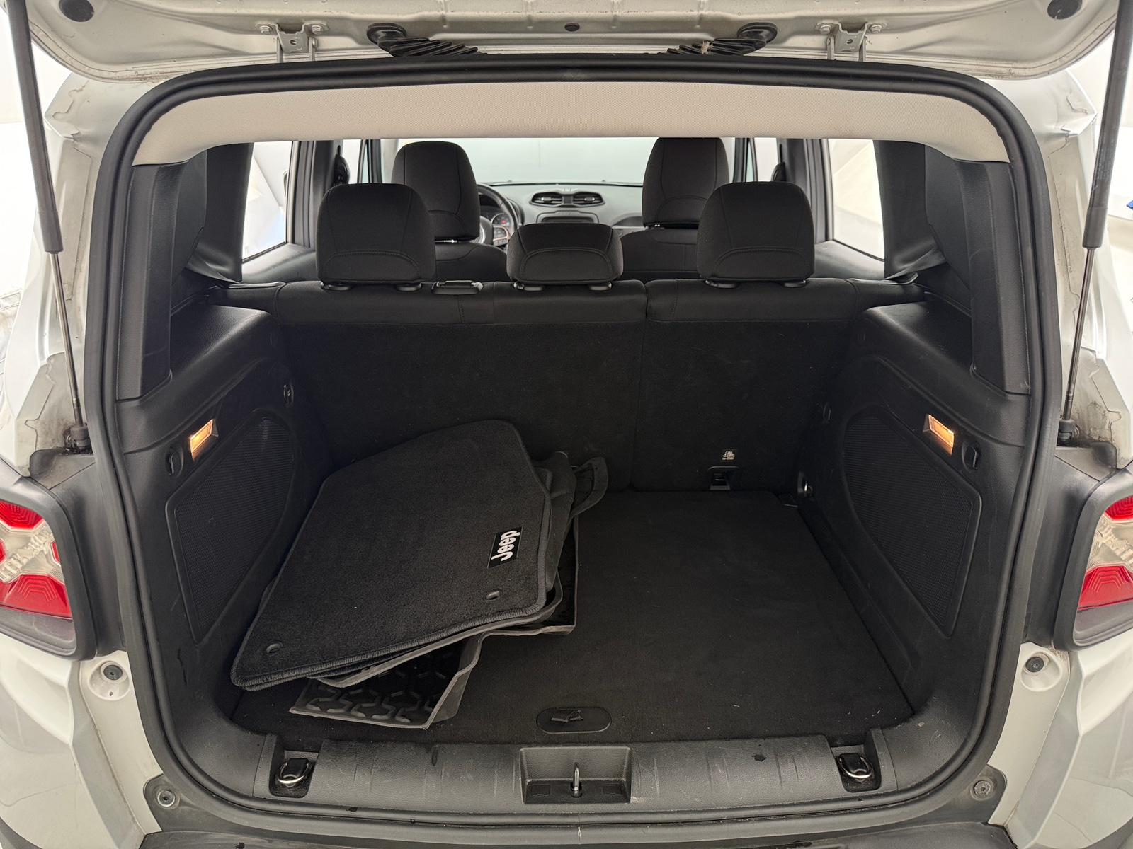 Thumbnail: 2015 Jeep Renegade - 7