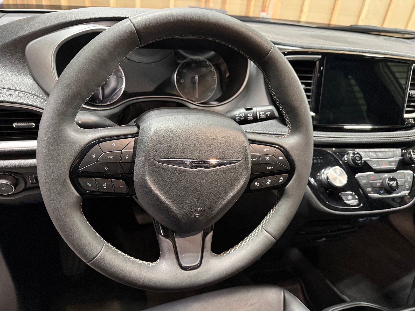 Thumbnail: 2024 Chrysler Pacifica - 4