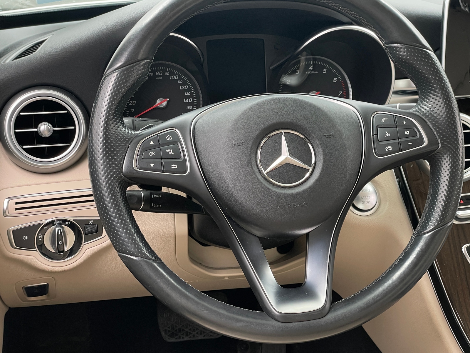 Thumbnail: 2015 Mercedes-Benz C-Class - 4