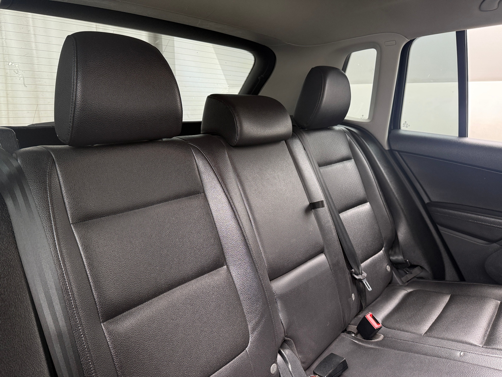 Thumbnail: 2017 Volkswagen Tiguan - 6