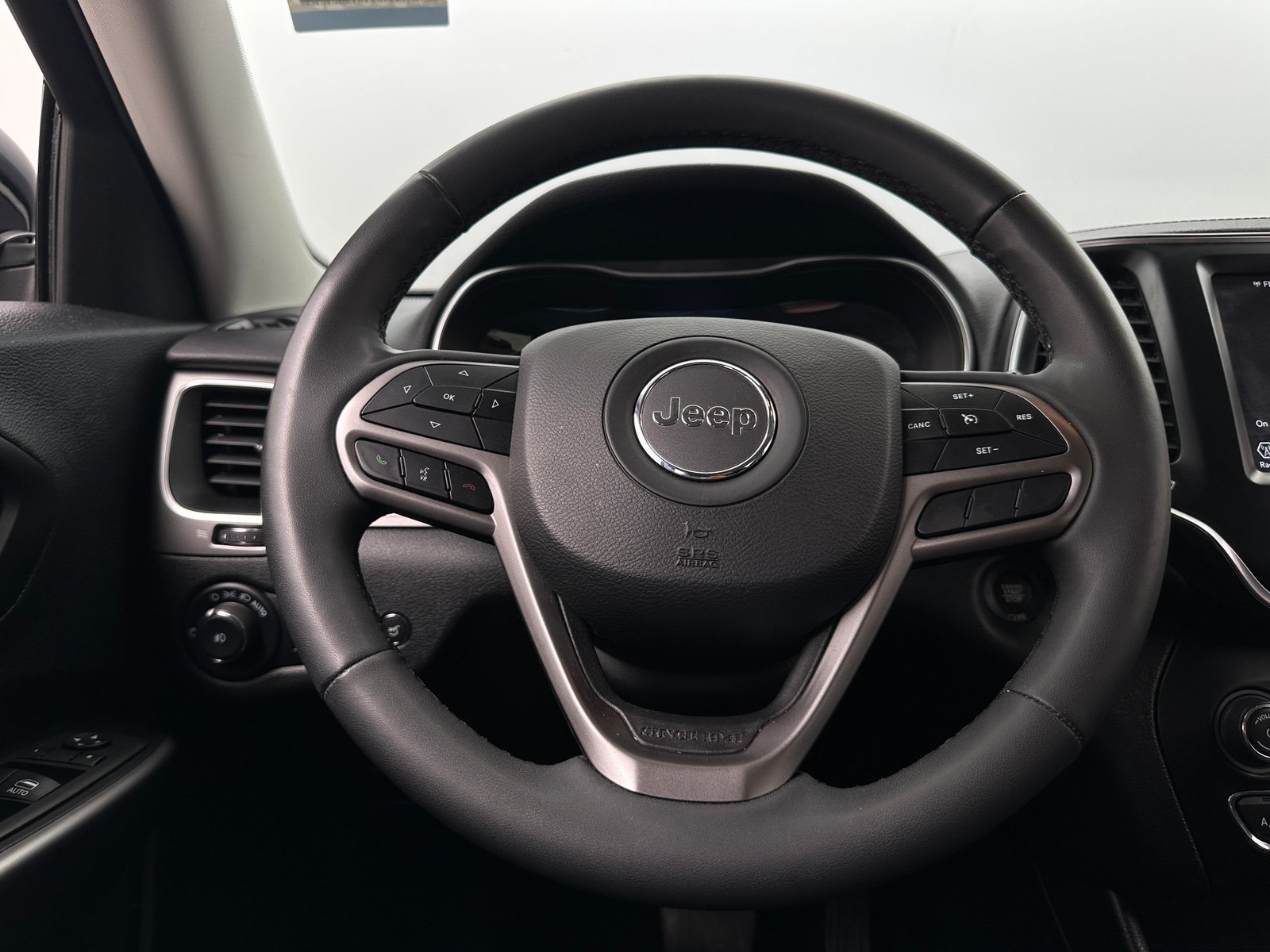 Thumbnail: 2022 Jeep Cherokee - 4