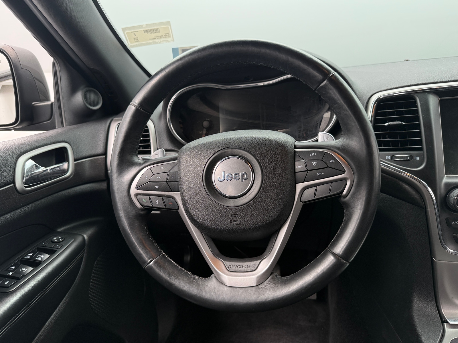 Thumbnail: 2017 Jeep Grand Cherokee - 4