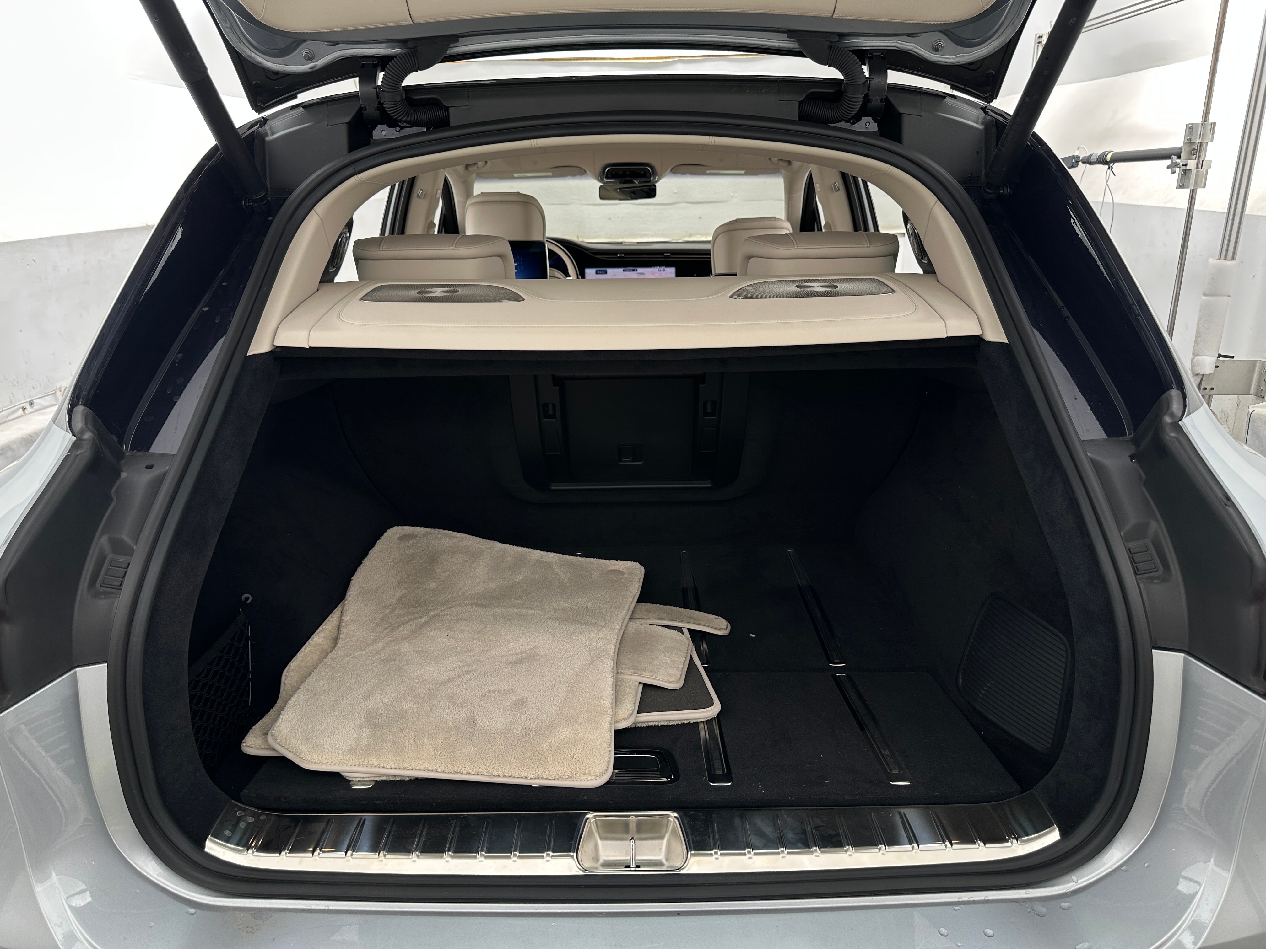 Used 2024 Mercedes-Benz EQS SUV Base with VIN 4JGDX5FB7RA029548 for sale in Auburn, WA