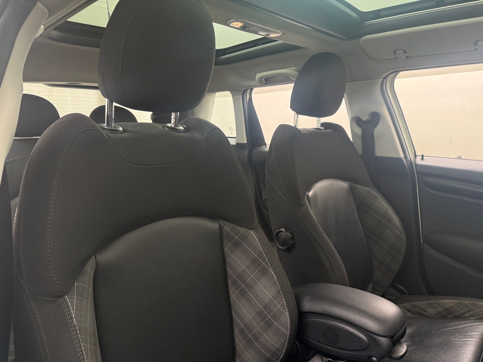 Thumbnail: 2016 MINI Cooper Hardtop - 2
