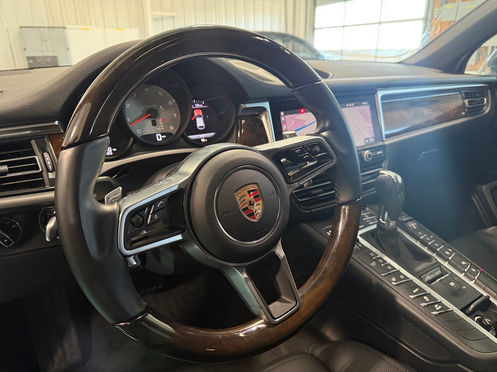 Thumbnail: 2021 Porsche Macan - 4