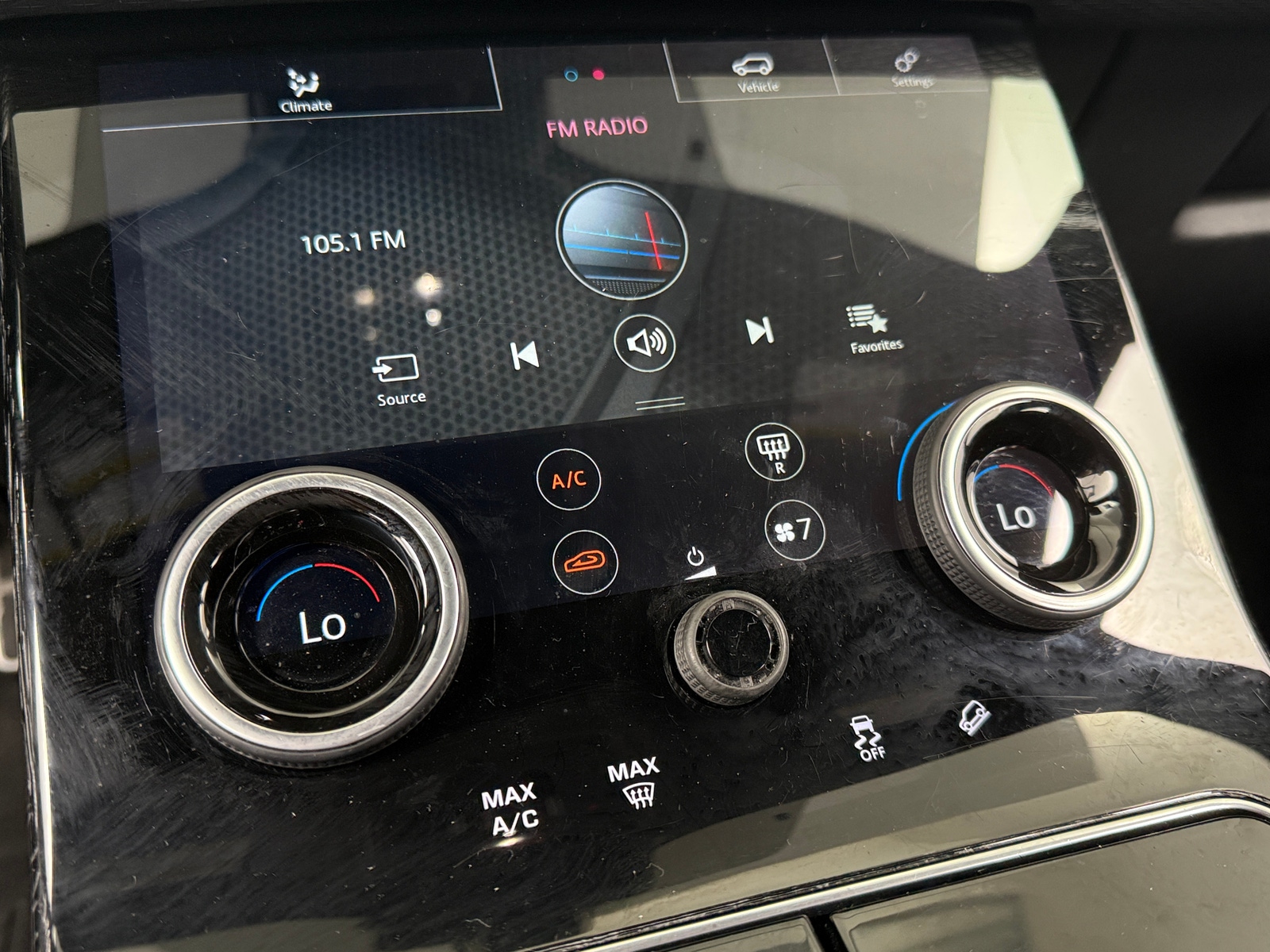 Thumbnail: 2020 Land Rover Range Rover Velar - 4