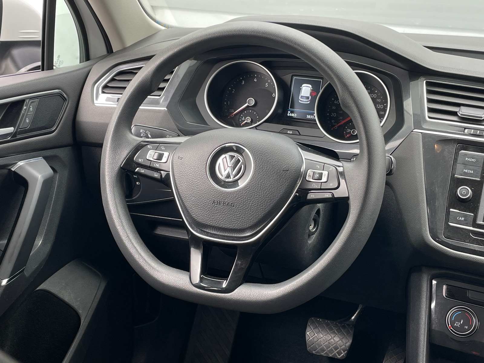 Thumbnail: 2018 Volkswagen Tiguan - 5