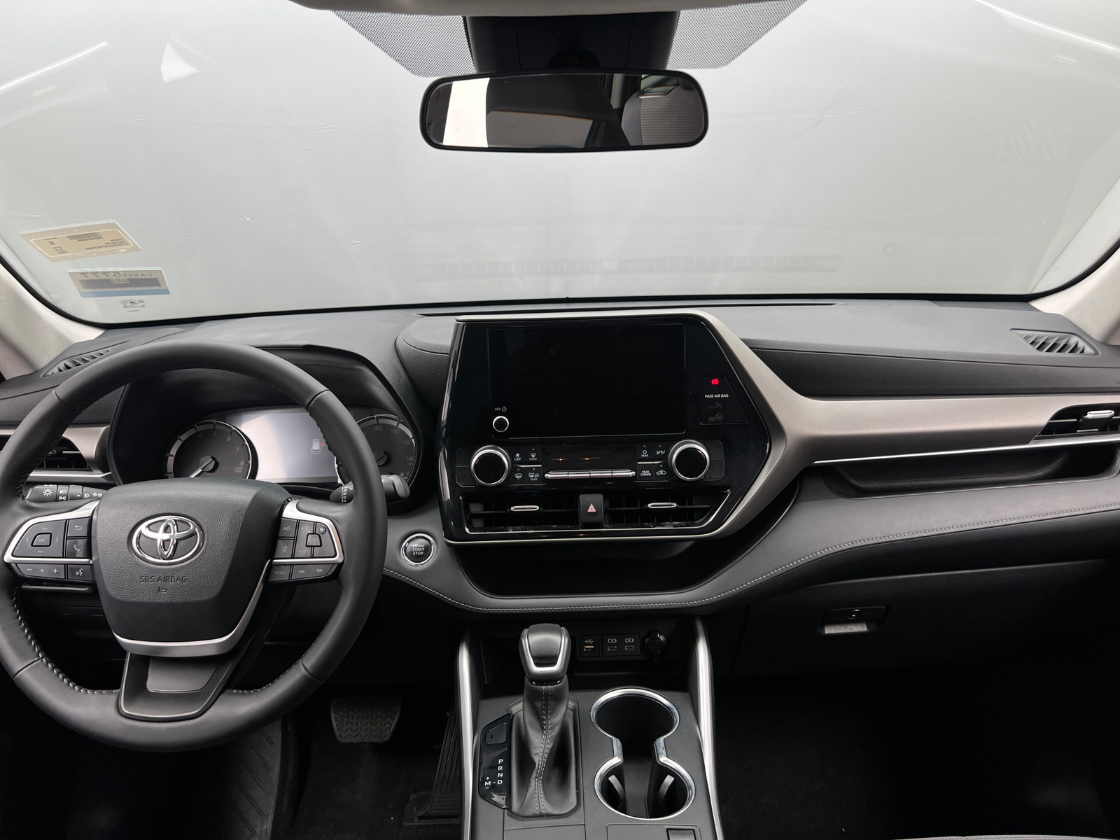 Thumbnail: 2023 Toyota Highlander - 3