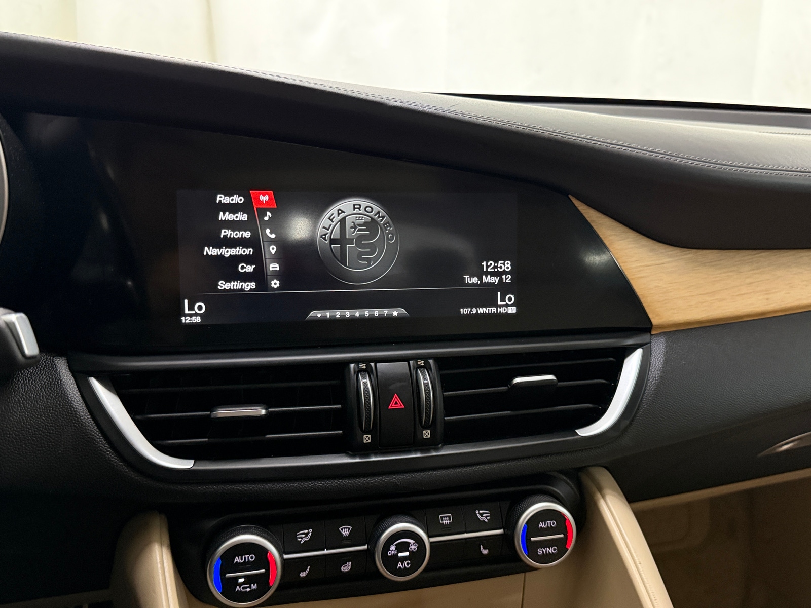 Thumbnail: 2018 Alfa Romeo Giulia - 3