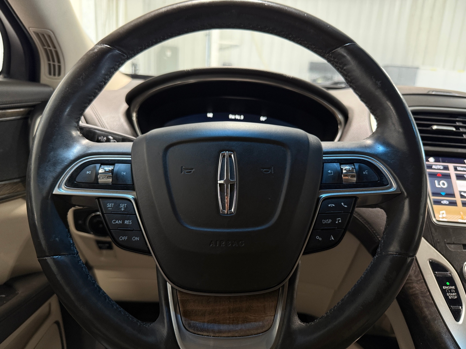 Thumbnail: 2019 Lincoln Nautilus - 4