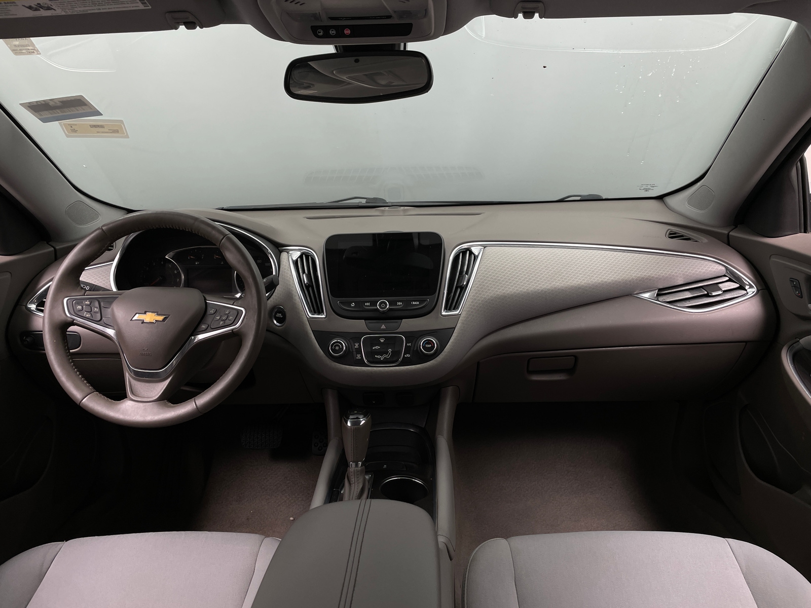 Thumbnail: 2017 Chevrolet Malibu - 3