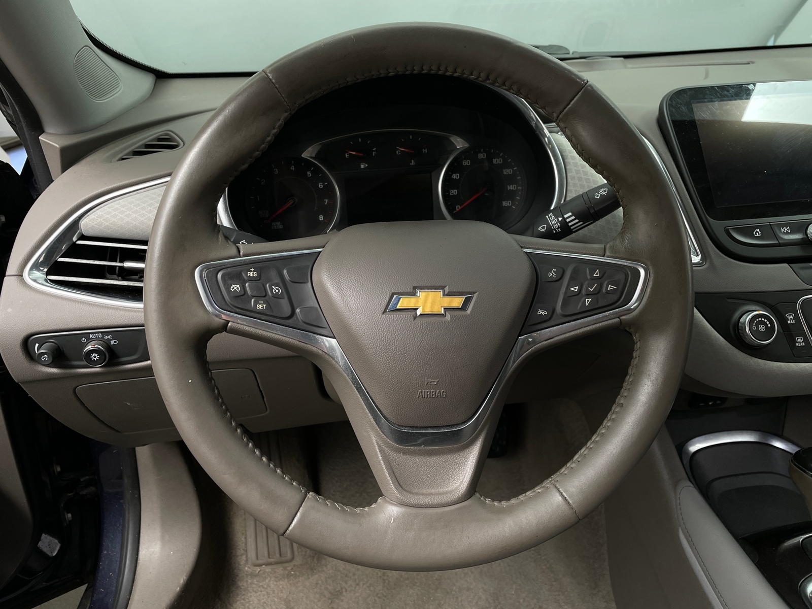 Thumbnail: 2017 Chevrolet Malibu - 5