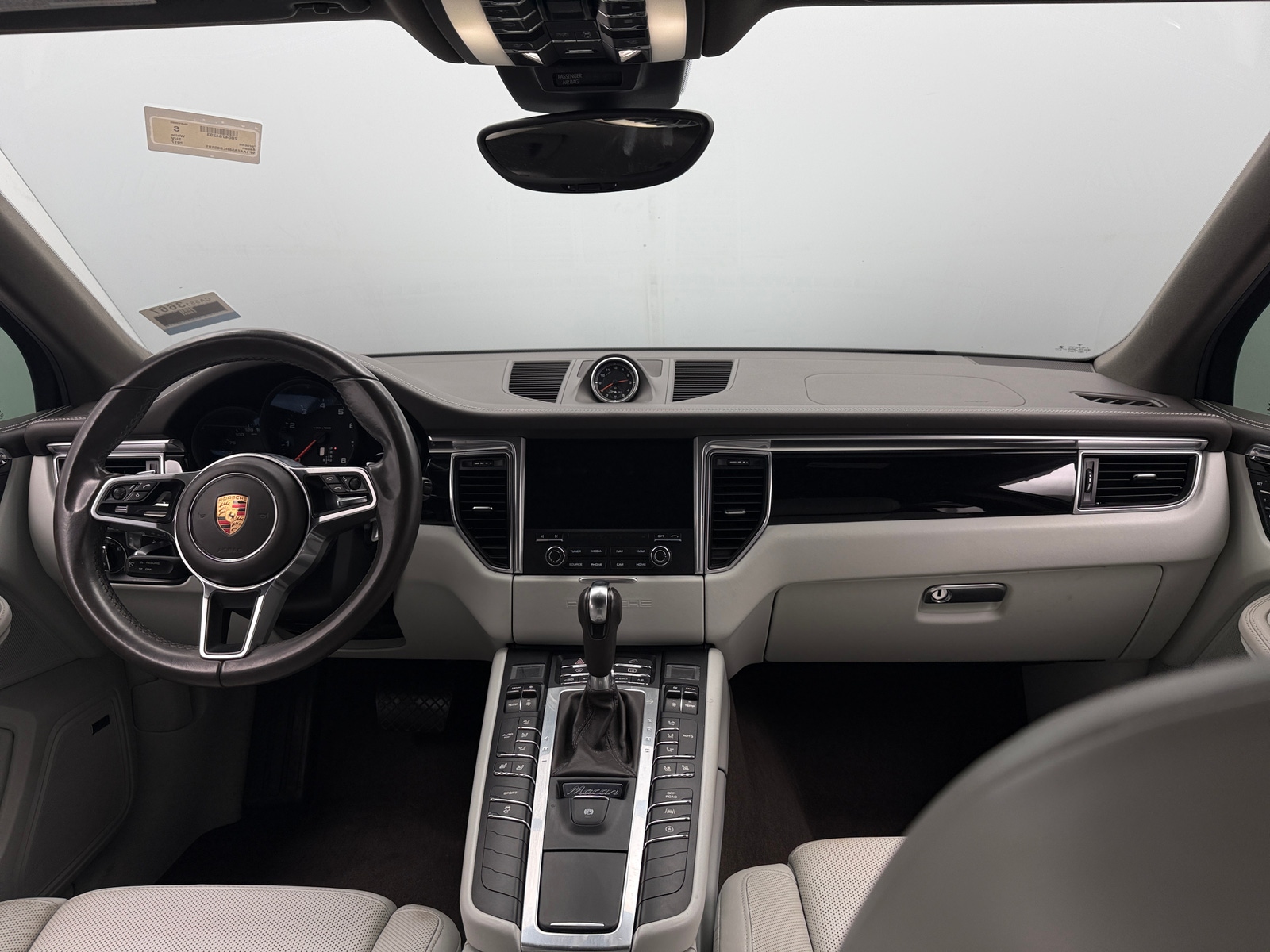 Thumbnail: 2017 Porsche Macan - 2