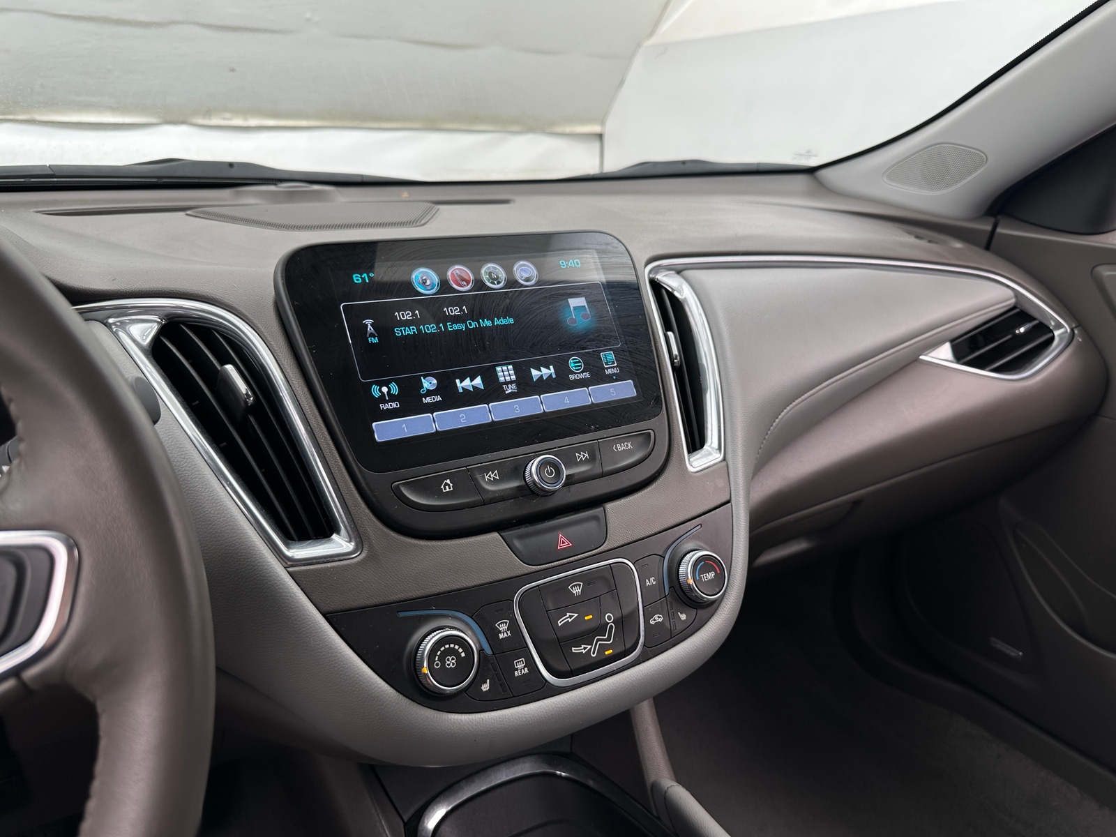Thumbnail: 2017 Chevrolet Malibu - 4
