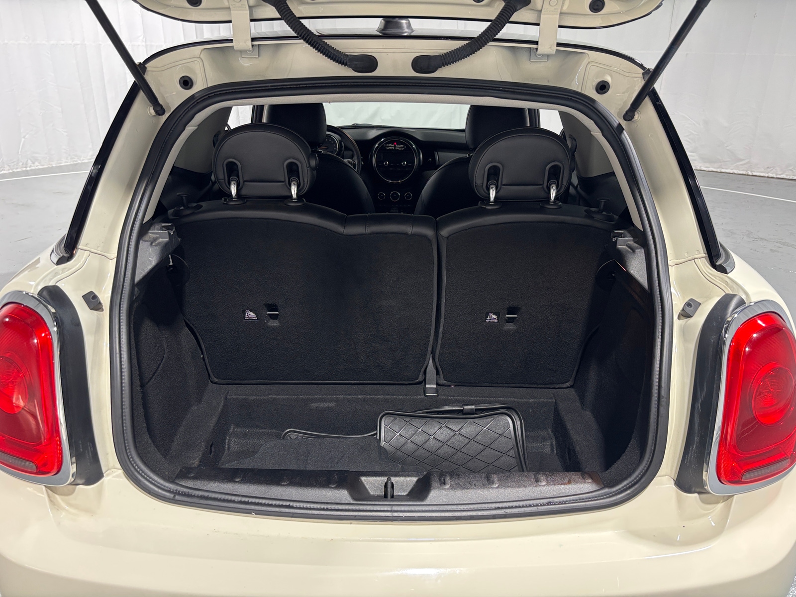 Thumbnail: 2016 MINI Cooper Hardtop - 6