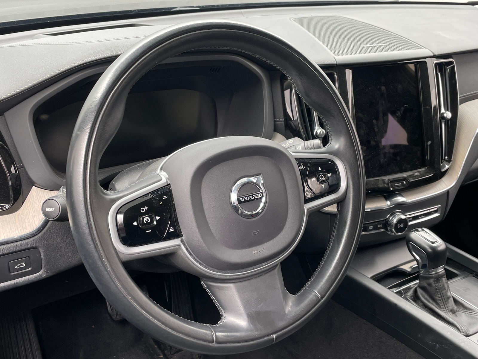 Thumbnail: 2021 Volvo XC60 - 4