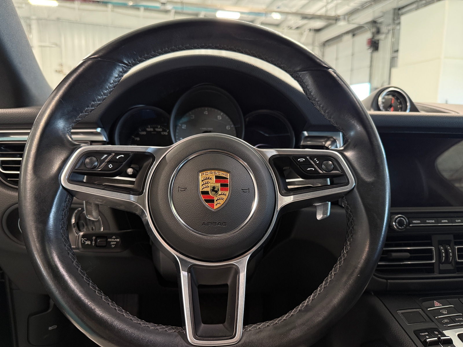 Thumbnail: 2021 Porsche Macan - 4