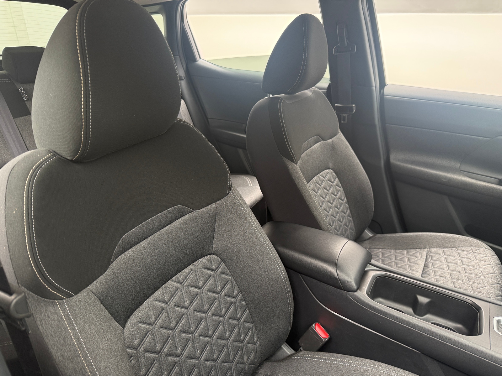 Thumbnail: 2025 Nissan Kicks - 2