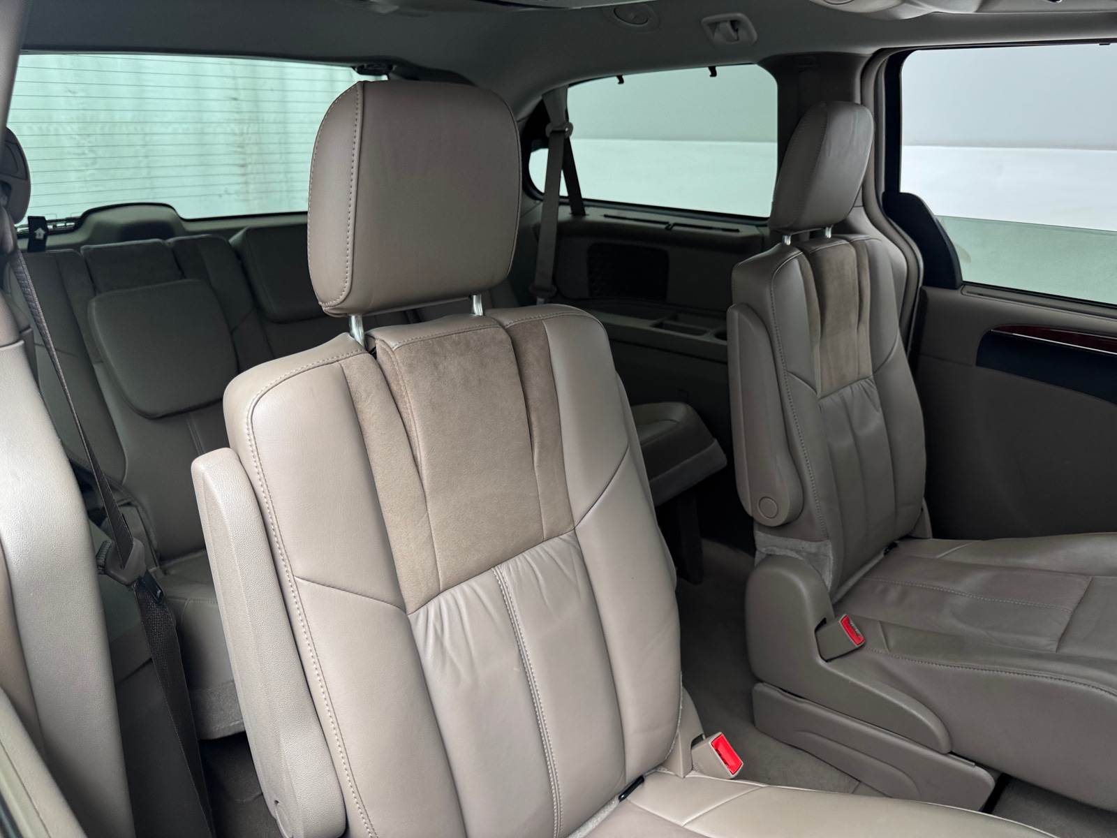 Thumbnail: 2014 Chrysler Town & Country - 5