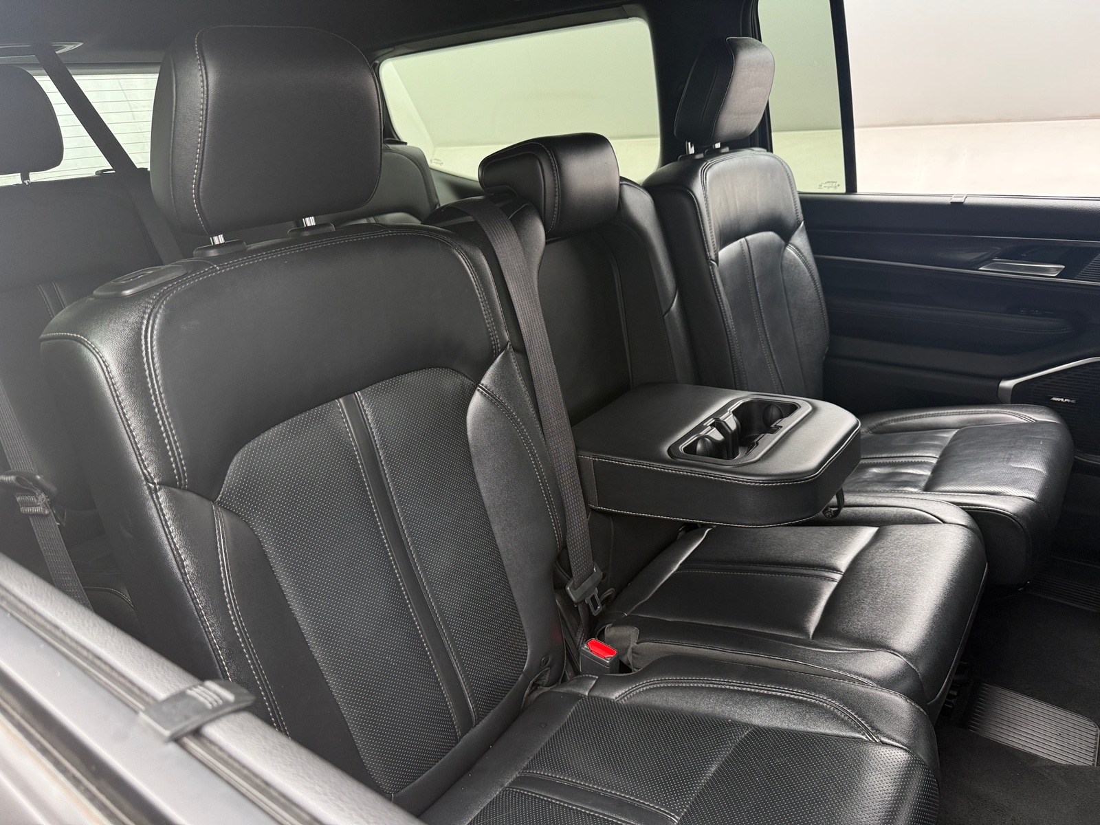 Thumbnail: 2022 Jeep Wagoneer - 5