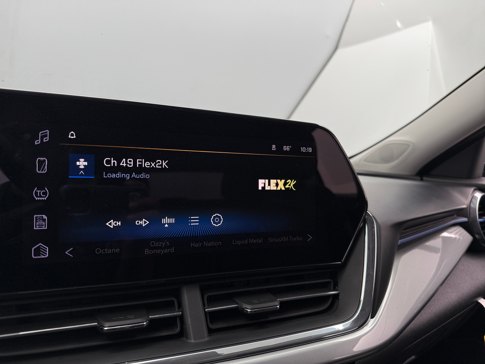 Thumbnail: 2025 Chevrolet Trax - 4