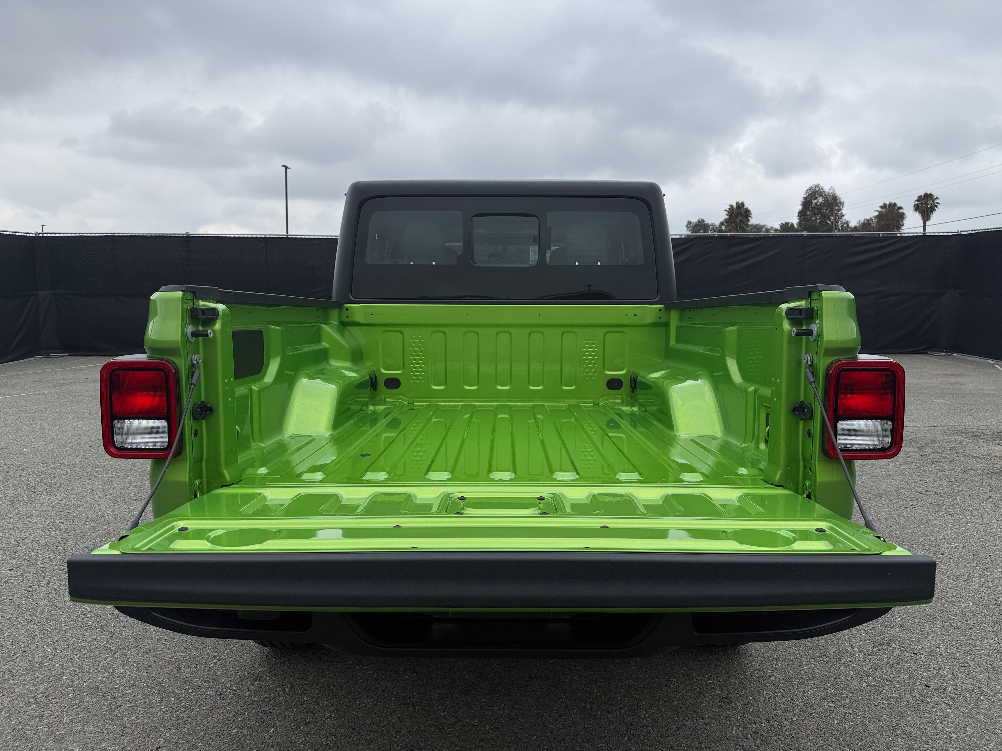 2026 Jeep Gladiator Sport Auto's photo