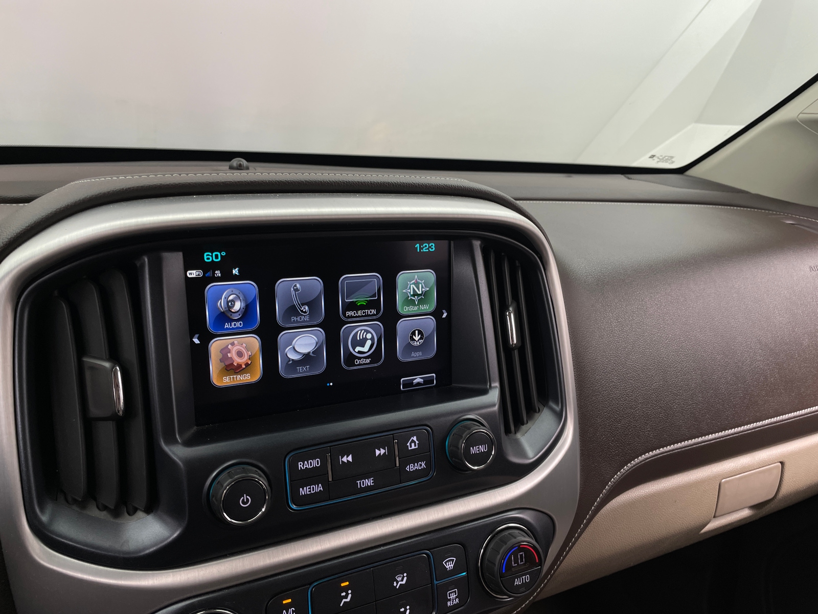 Thumbnail: 2017 GMC Canyon - 3